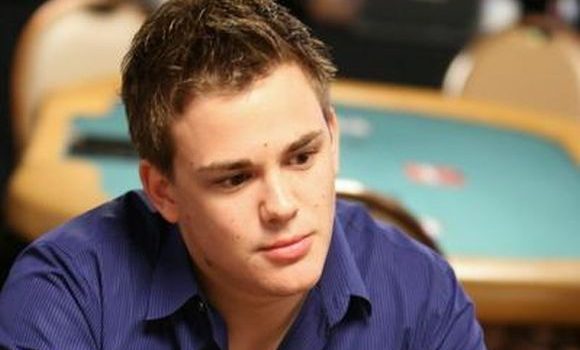 PCA Main Event: Jonas ‘Tulkaz’ Klausen blander sig i toppen
