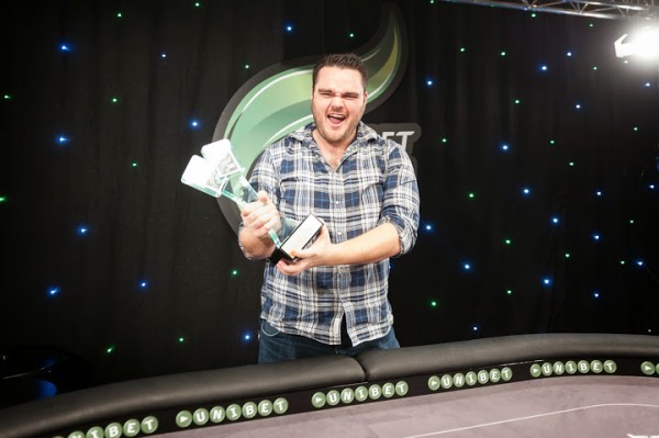 Frederik_Brink_Unibet_Open_trofae