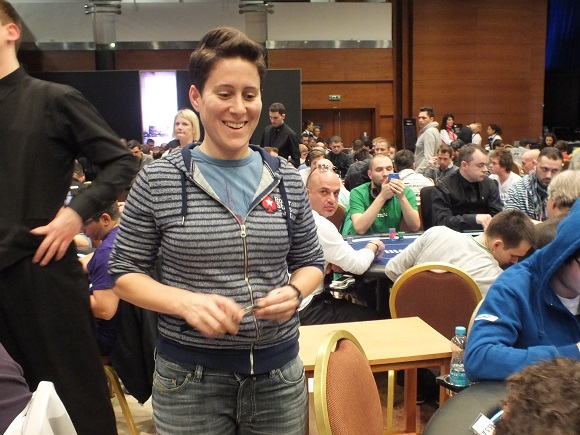 Vanessa_Selbst_EPT_Prag_Main_Event_Dag1A