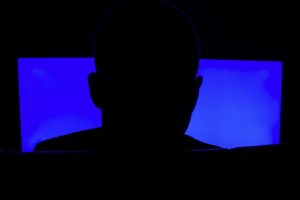 Silhuet af en anonym person
