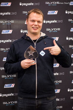 helppi_winner-thumb-300x450-178930 Juha Helppi med sit nye trofæ