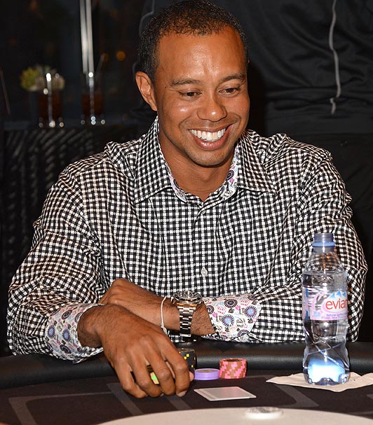 Her ses Tiger Woods ved sin egen pokerturnering forrige år. Billede: The Sun